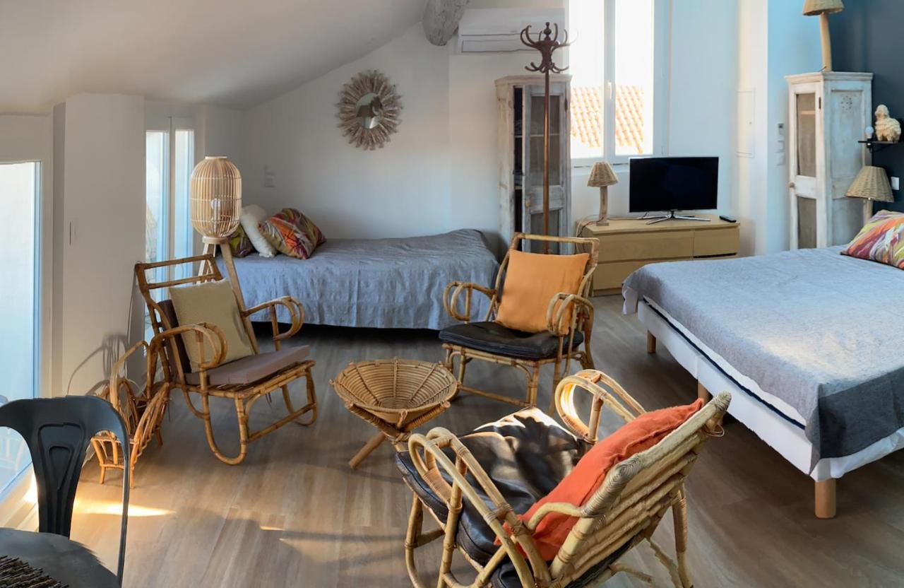 Les Nuits Etoilees, Studio Terrasse Apercu Mer, Tres Lumineux, Ac, 100M Du Port Sanary Luaran gambar